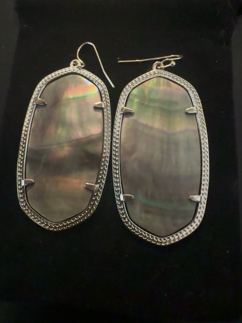 ✨Kendra Scott✨ Elle - Large - Mother of Pearl Drop Earrings in Iridescent Gray